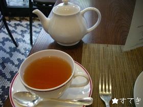 紅茶はポットで