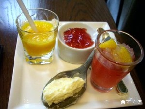 クロテッドクリームとスコーン